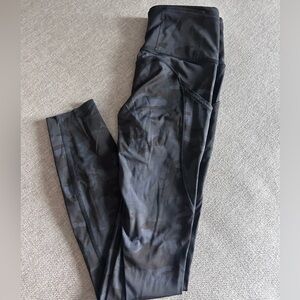 Lululemon Fast and Free Tight II
Size 2
Color: Camo